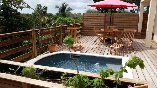 Outdoor spa tub - Residence Les 2 Moulins with private pools / jacuzzis and 3 minutes from the beach (Le MOULE)