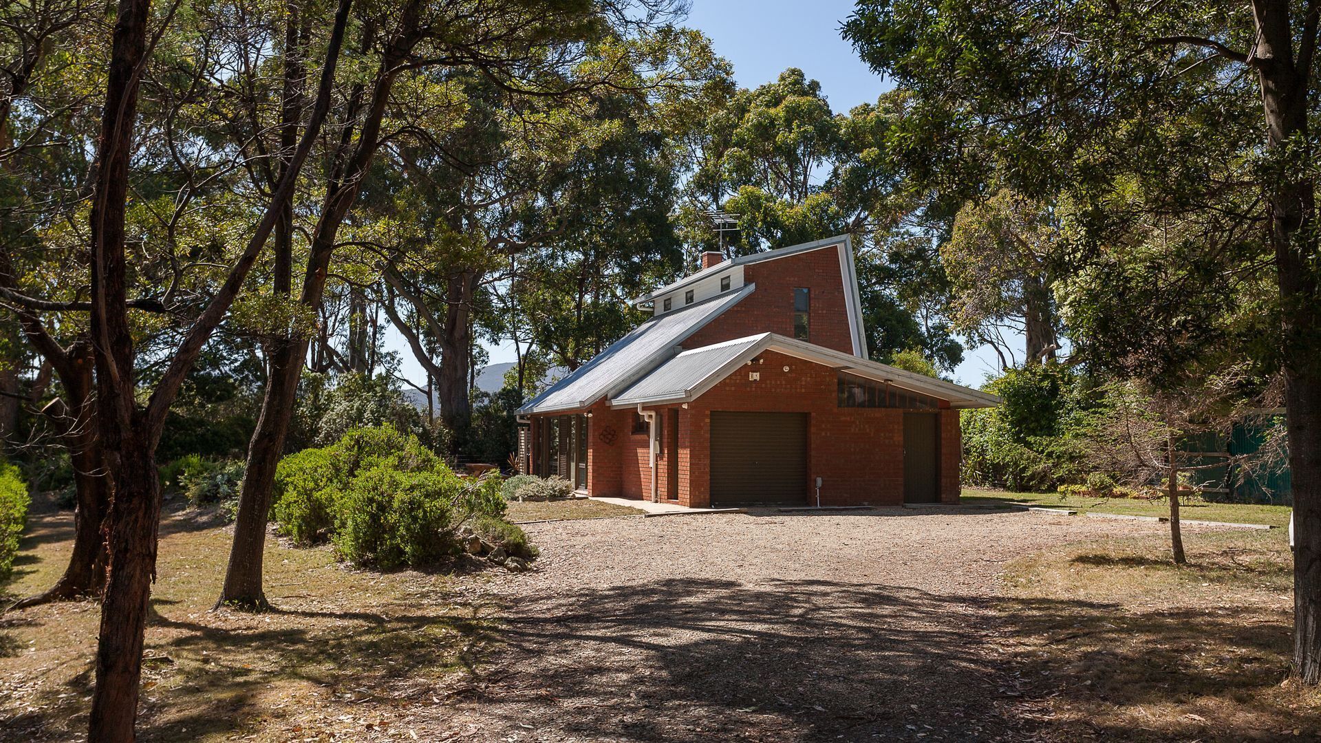 Bay Retreat Port Arthur - tranquil waterfront house — image 2