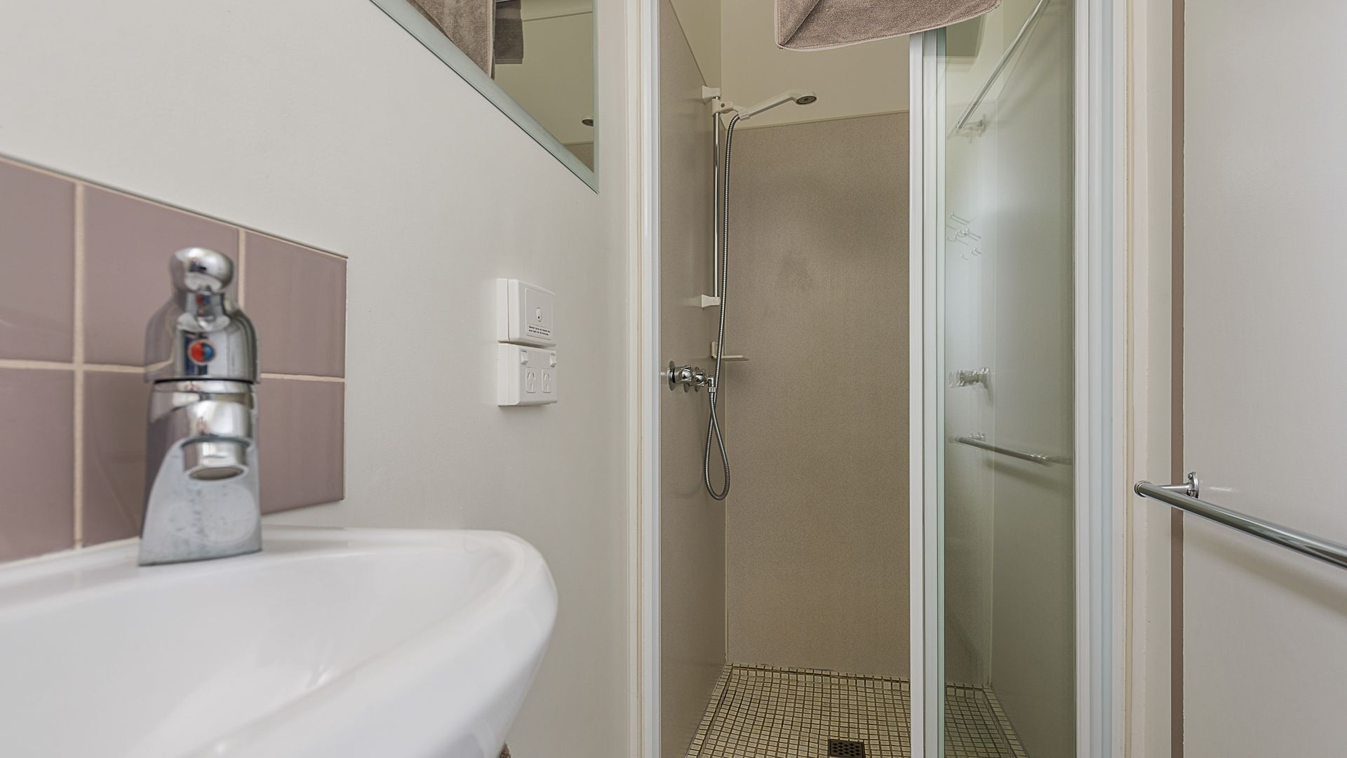 Bay Retreat Port Arthur - tranquil waterfront house — image 16