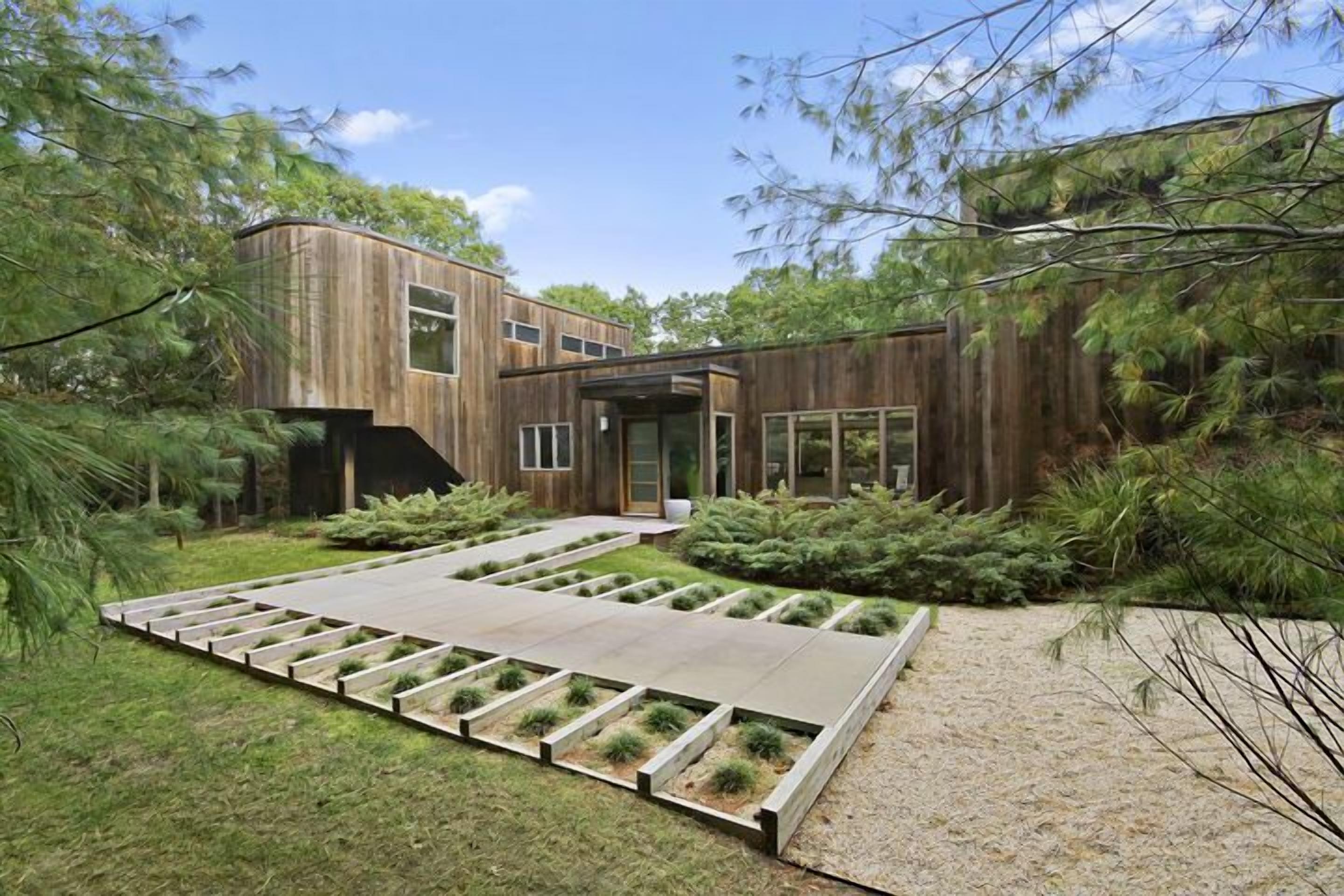 Stunning Hamptons Contemporary Near Wolfer's Vineyard