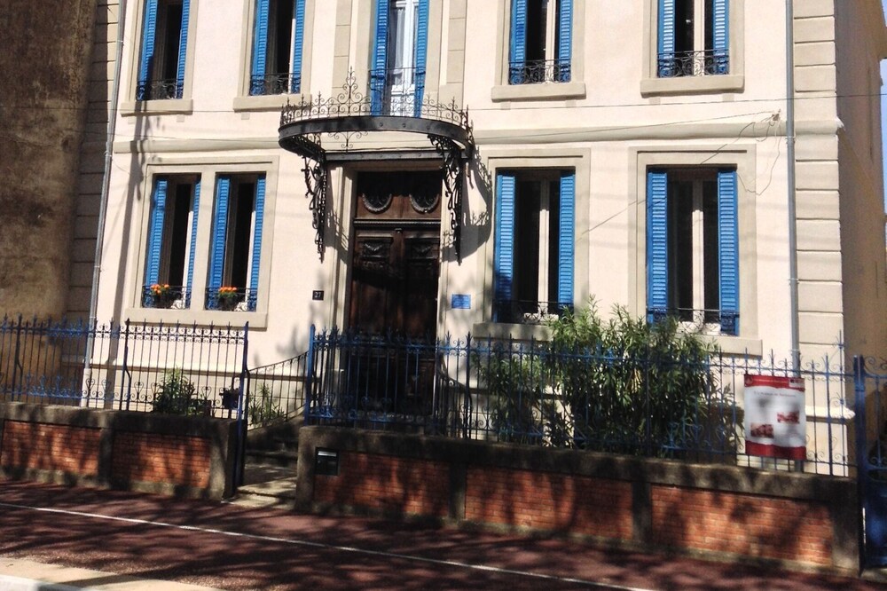 Villa Celine, a Bed & Breakfast with four bedrooms, garden and swimming pool
