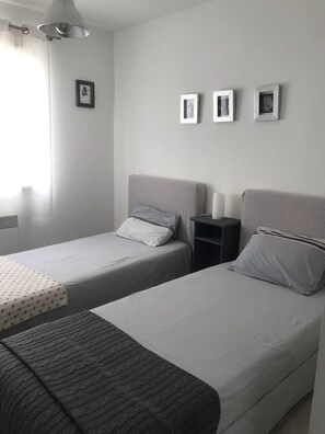 4 bedrooms, iron/ironing board, free WiFi, bed sheets