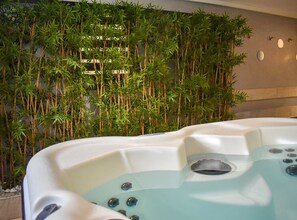 Baignoire à remous intérieure