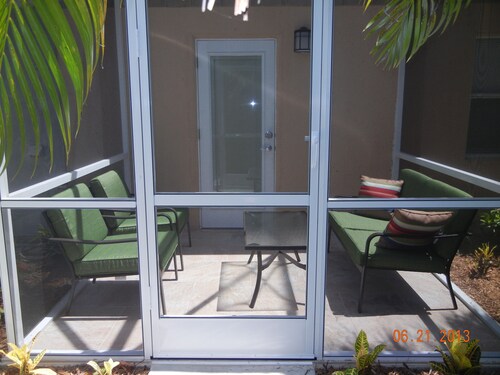 Pieni mutta söpö 1/1 trooppisessa keidas, lähellä Siesta Beach