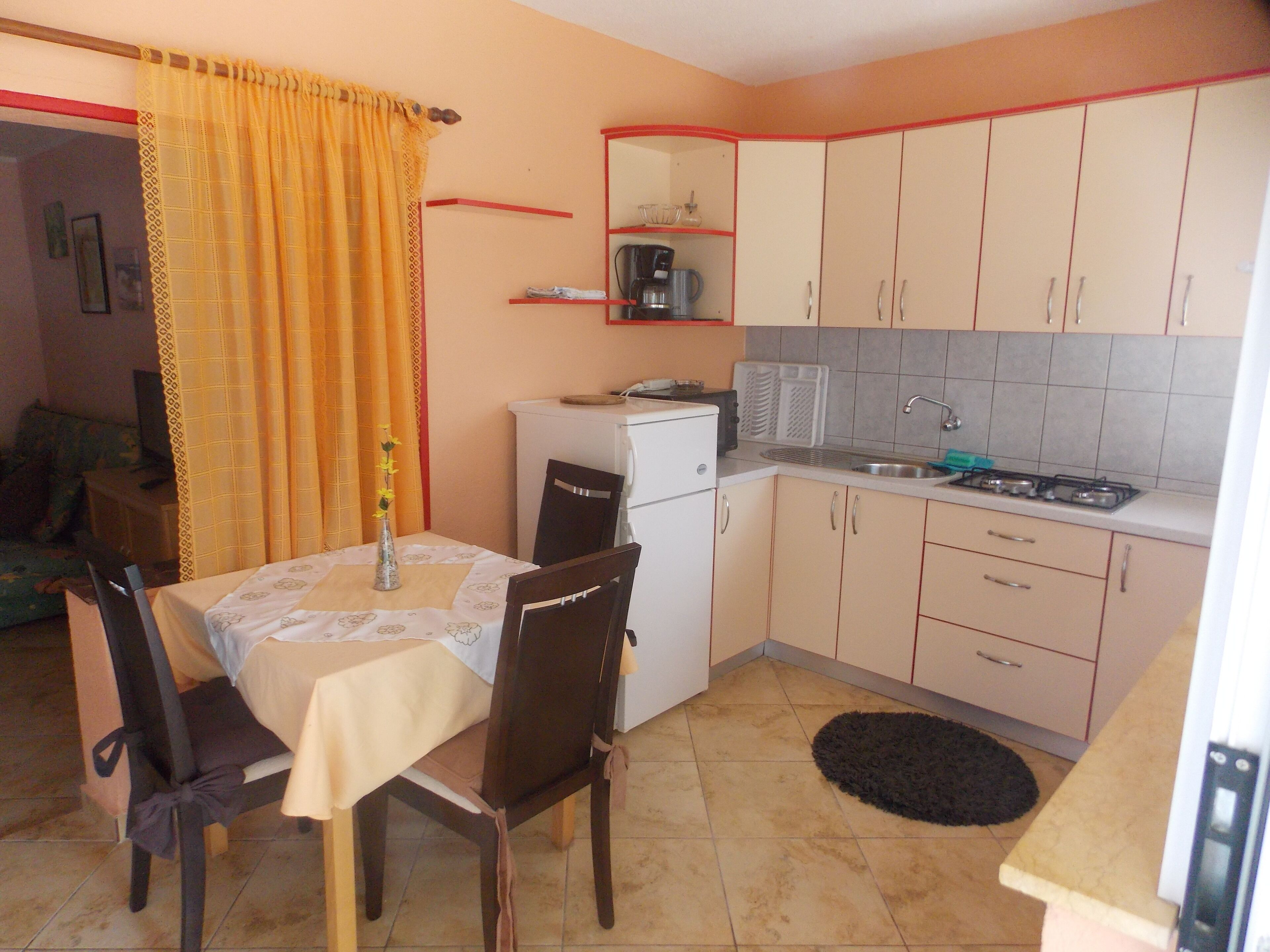 Directly on the sea - Apartments Vivien in Kustici