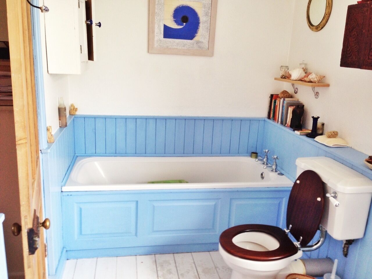 Gorgeous 2 Bedroom Country Cottage With Lovely Garden Views & Great Location