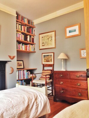 2 chambres, fer et planche à repasser, lit parapluie, Wi-Fi gratuit