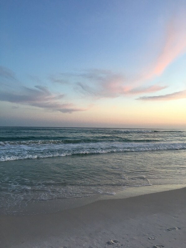 Beach nearby - Available now pet  friendly Ground Floor
 Wi-Fi Sunset Cottage  7A (Fort Walton Beach)