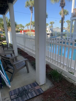Property grounds - Available now pet  friendly Ground Floor
 Wi-Fi Sunset Cottage  7A (Fort Walton Beach)