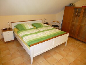 1 bedroom, desk, iron/ironing board, free WiFi
