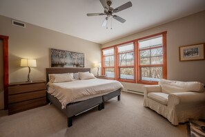 3 chambres, fer et planche à repasser, lit de bébé portatif