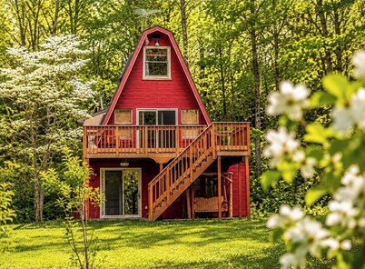 Hocking Hills Cabin Wifi, FirePit, Walking Trail . Peaceful location.