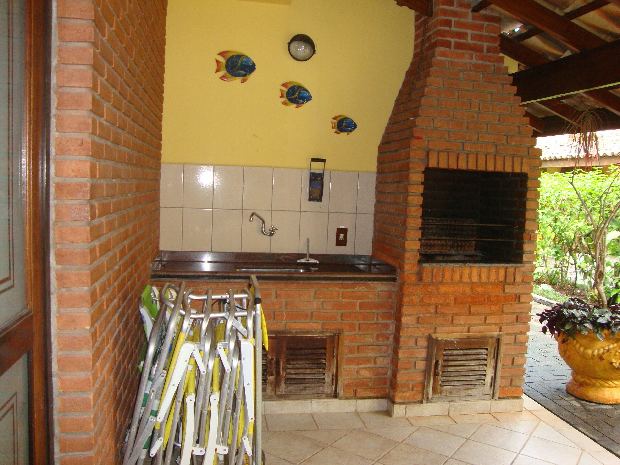 FAMILY AND WARM ENVIRONMENT, 30 M. FROM THE BEACH (ALMOST FOOT IN THE SAND) and WI FI