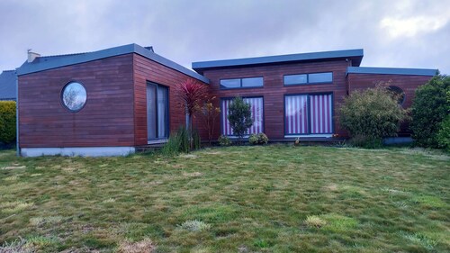 ENTRE TERRE ET MER, MAISON LUMINEUSE DE PLAIN-PIED, GRAND JARDIN