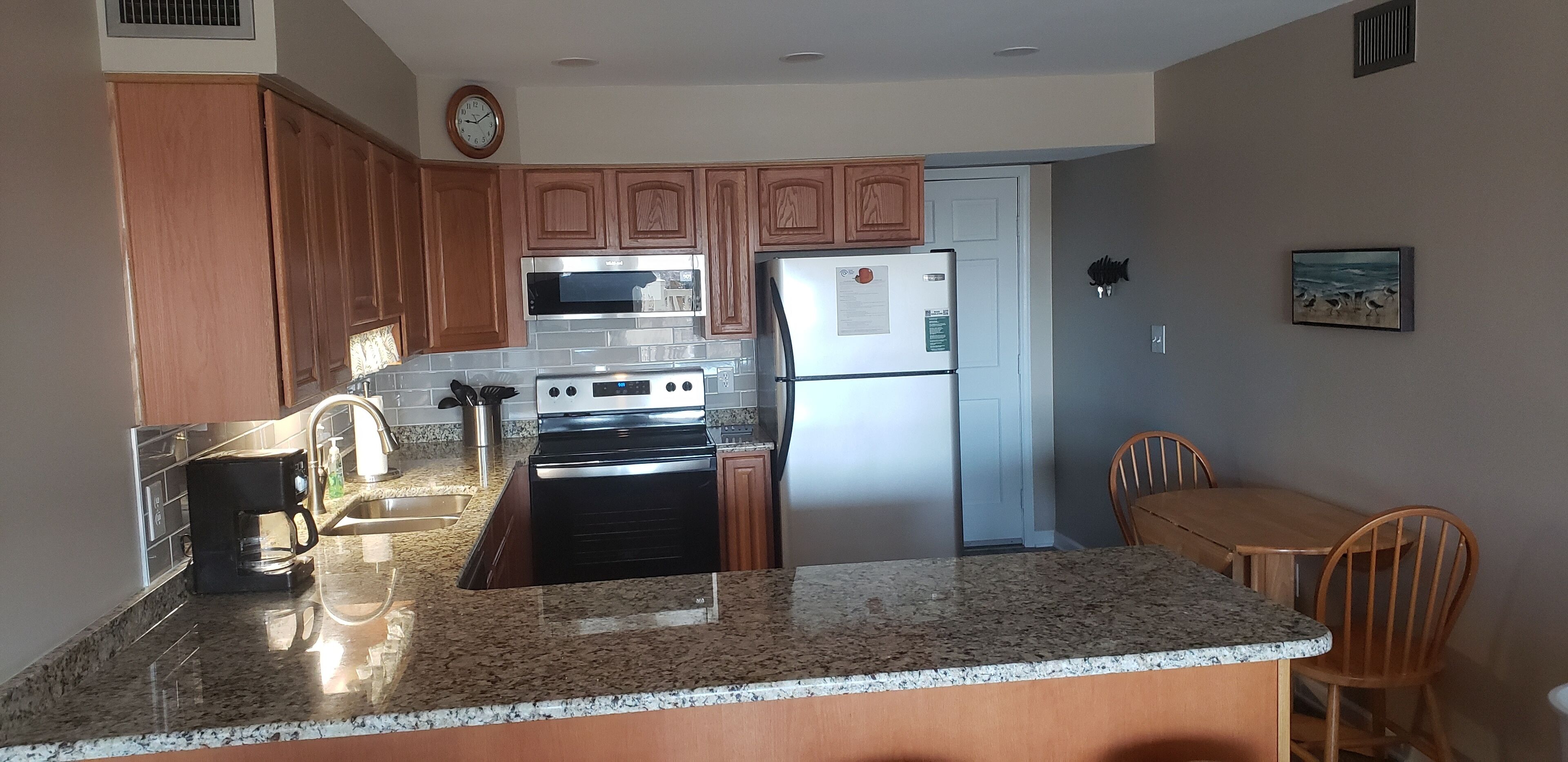 Coffee/tea maker, fridge, microwave, stovetop