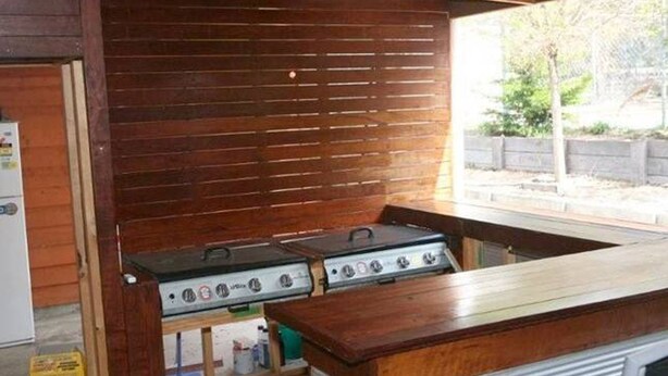 A kitchen with two gas stoves and a wooden countertop. - Stanthorpe Country Resort, 6 bedrooms for 12 guests (Stanthorpe)