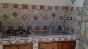 Frigorifero, forno, macchina per tè/caffè, pentole/stoviglie/utensili