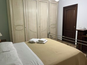 2 bedrooms, desk, iron/ironing board, travel crib