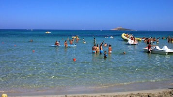 Una spiaggia nelle vicinanze
