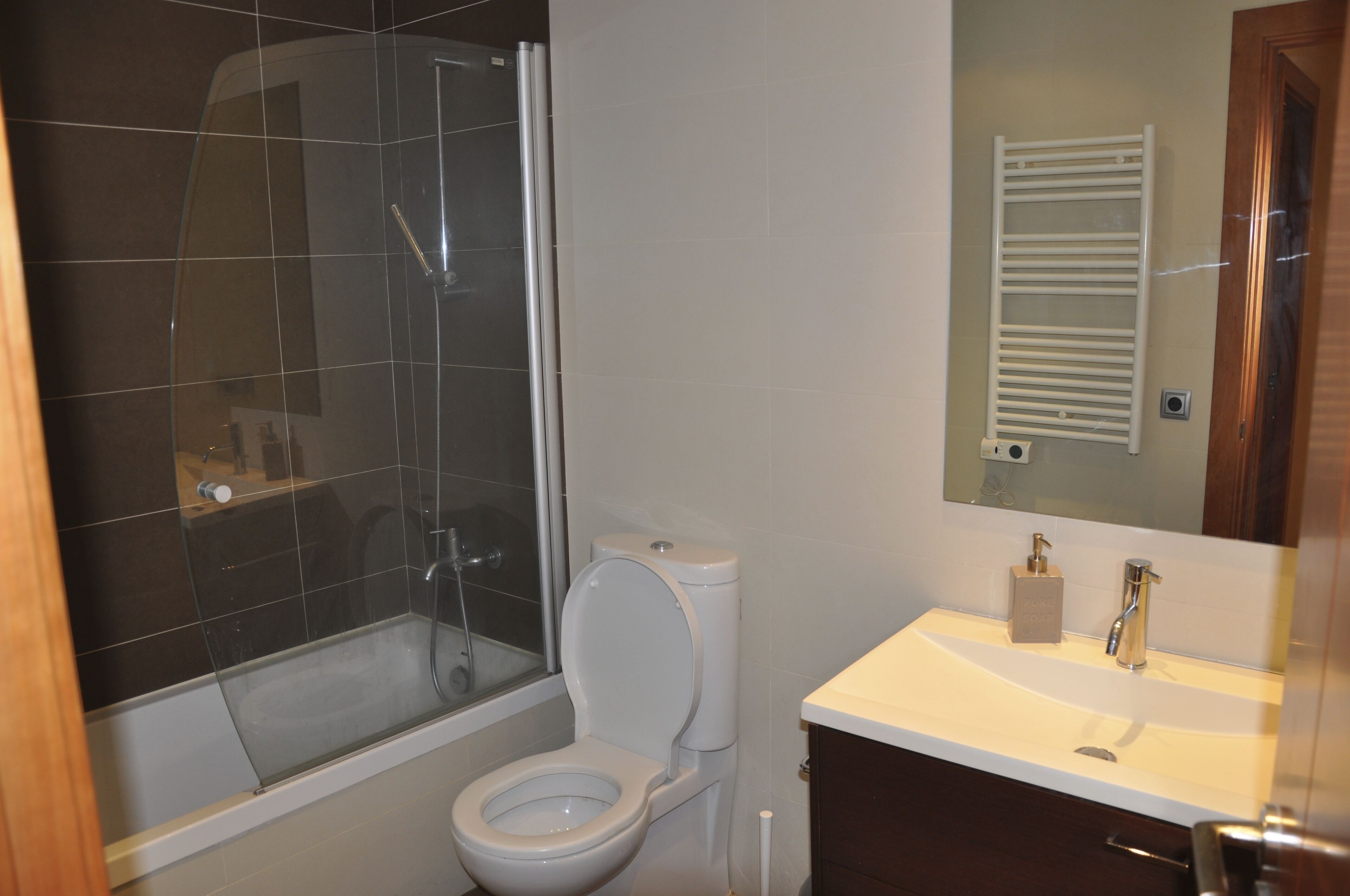 Bathtub, hair dryer, towels