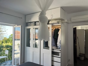 1 habitación, tabla de planchar con plancha, wifi gratis y ropa de cama
