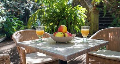 BAMBOO mökki (loistava puutarha)