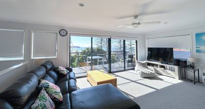 Pet Friendly, Magnificent Ocean Views, A minutes' Easy Stroll To The Beach