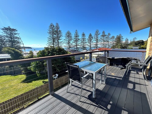Pet Friendly, Magnificent Ocean Views, A minutes' Easy Stroll To The Beach