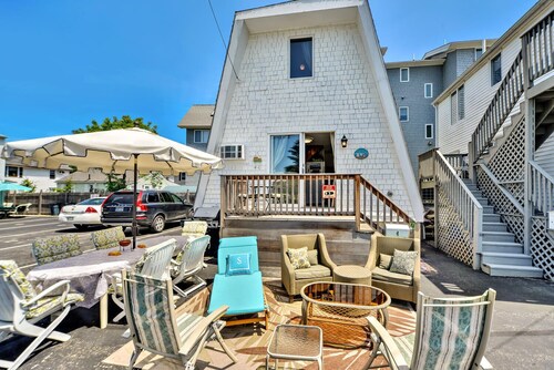 BEST BEACH LOCATION OCEANVIEW OOB 2 STOREY COTTAGE 3 BEDROOM &AMAZING PATIO AREA