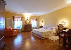 7 Schlafzimmer, Bügeleisen/Bügelbrett, Reisekinderbett, WLAN
