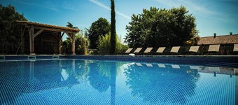 SUPERB 4 * VILLA VON 300m2 NUR FÜR SIE, PRIVAT BEHEIZTER POOL.