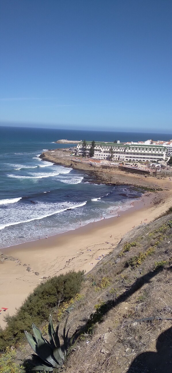 Beach nearby - Luxury apartment with sea view, playground and pool (Ericeira)