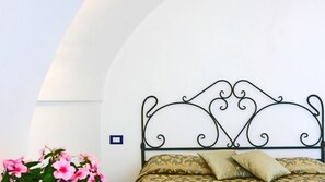 5 bedrooms, in-room safe, iron/ironing board, WiFi
