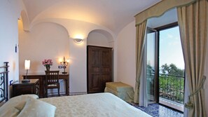 5 bedrooms, in-room safe, iron/ironing board, WiFi