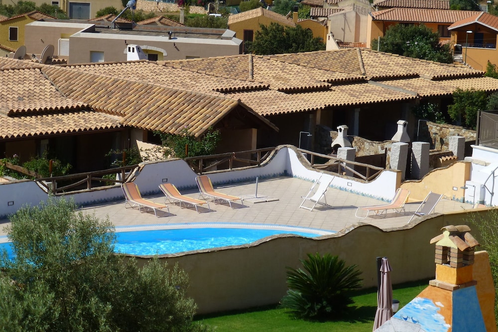 Apartment with sea view terrace and swimming pool (Kayak, MTB, B. T.)