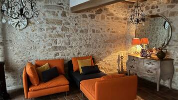 TV, fireplace, DVD player, stereo