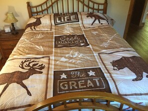 3 bedrooms, desk, free WiFi, bed sheets - Rustic Secluded Cabin (Merrillan)
