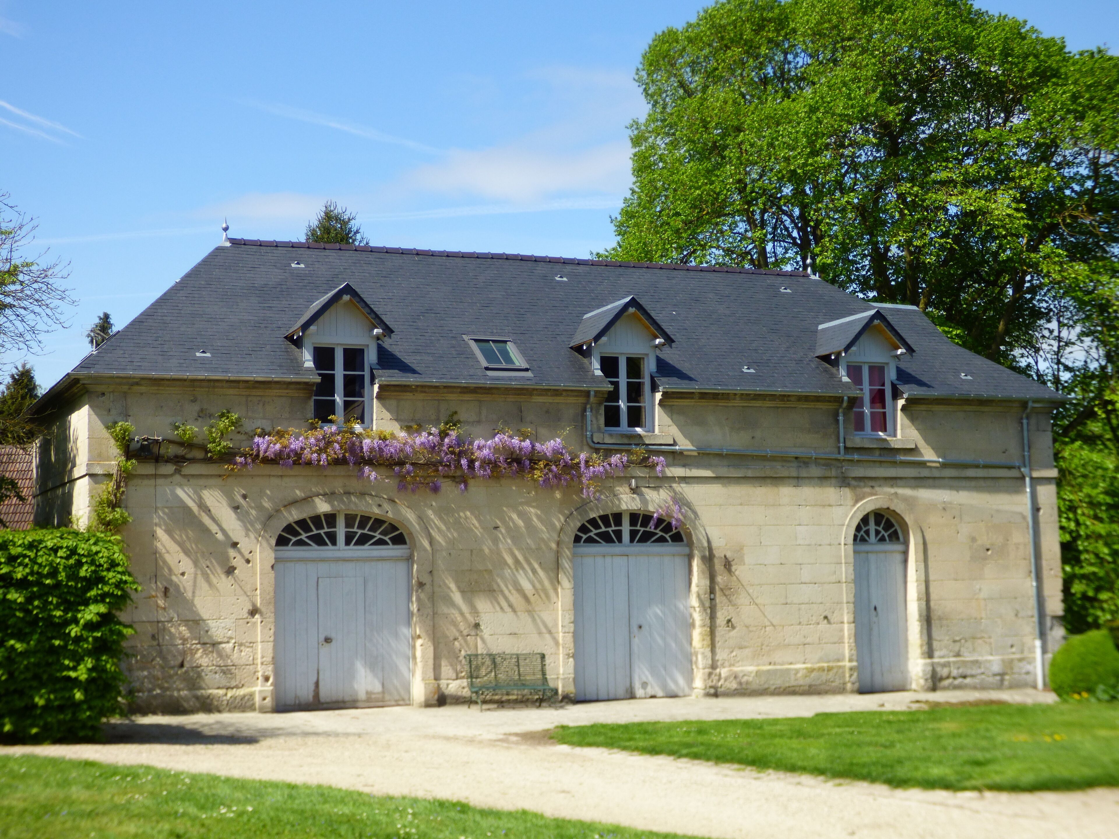 Cottages near Pierrefonds and Compiegne