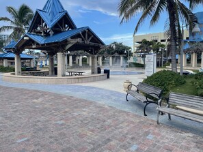 Utendørsbasseng og et oppvarmet basseng