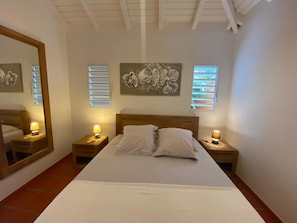 3 habitaciones, tabla de planchar con plancha, wifi y ropa de cama