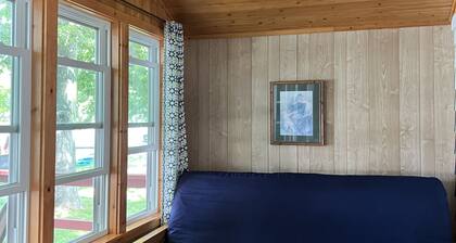 Lakefront Cottage sleeps 6