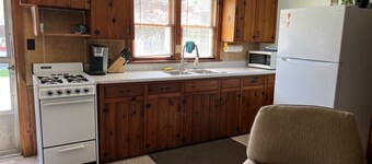 Lakefront Cottage sleeps 6
