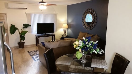 Affordable Luxury 2 bd/1 ba near beach!