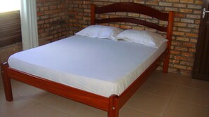 5 bedrooms, iron/ironing board, free WiFi, bed sheets