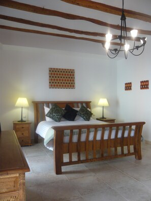 4 habitaciones, tabla de planchar con plancha y wifi gratis