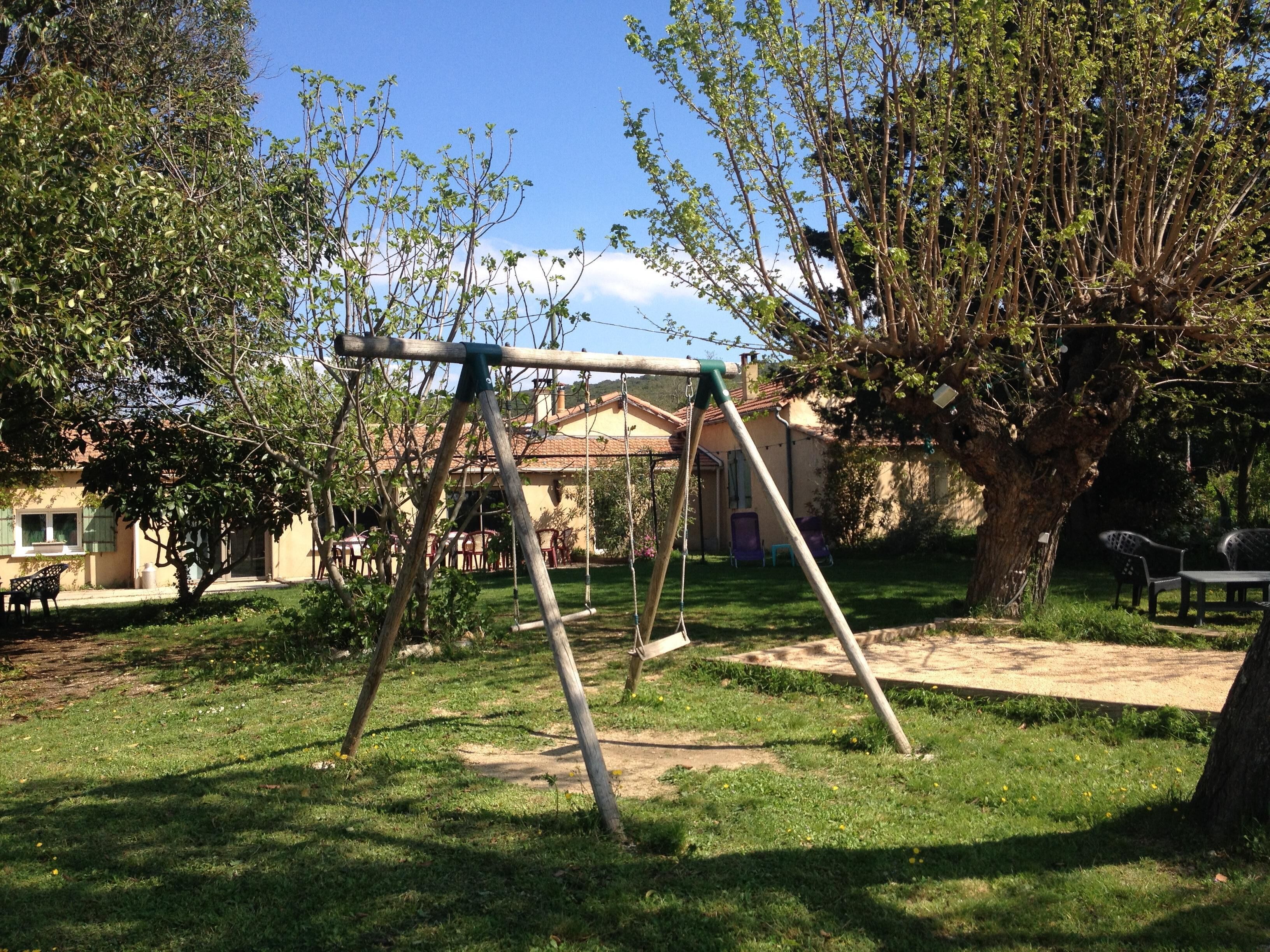 NEW 12pers private house, 250m², above ground pool, 3000m² wooded, 15km Uzes / Ales