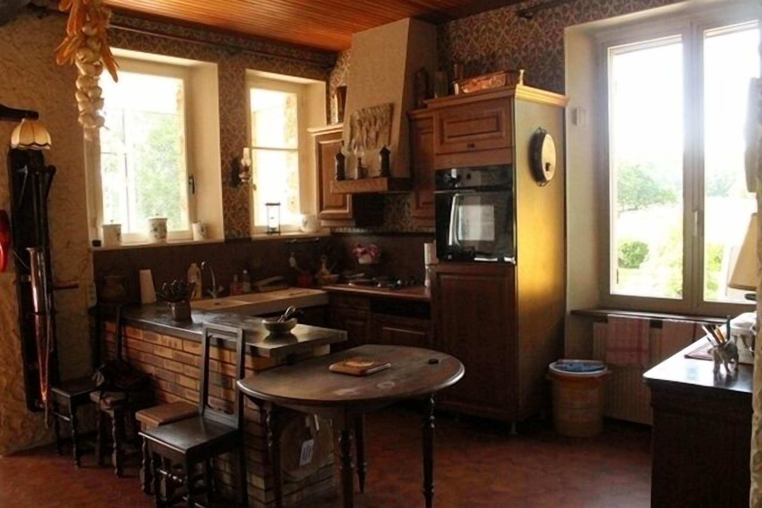 Haven of peace and tranquility at the foot of a private pond of 3 ha