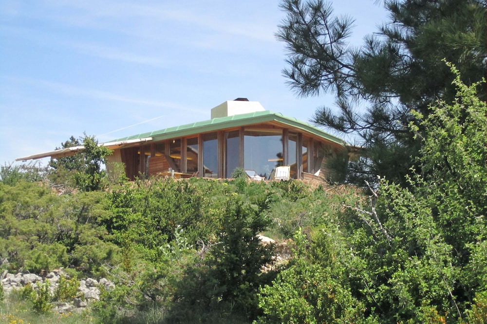 Poégîte l'Oreillette in the heart of ecohabitat