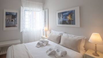 2 chambres, coffres-forts dans les chambres, bureau