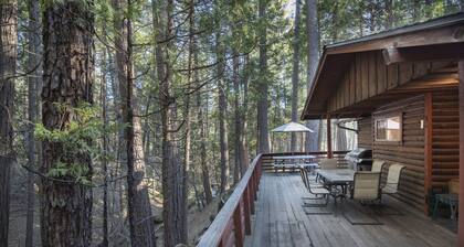 (4) Pine Creek Cabin at The Redwoods In Yosemite